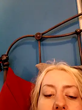 SkarlettRose96 online show from November 19, 2025, 1:44 pm