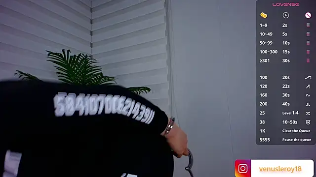 venusleroy  online show from January 21, 2025, 3:26 am