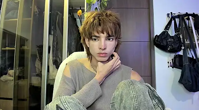 santy-kitty online show from January 28, 2025, 3:04 am