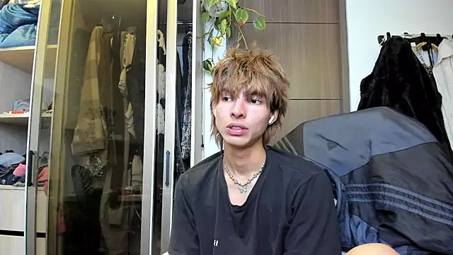 santy-kitty online show from February 16, 2025, 7:26 am