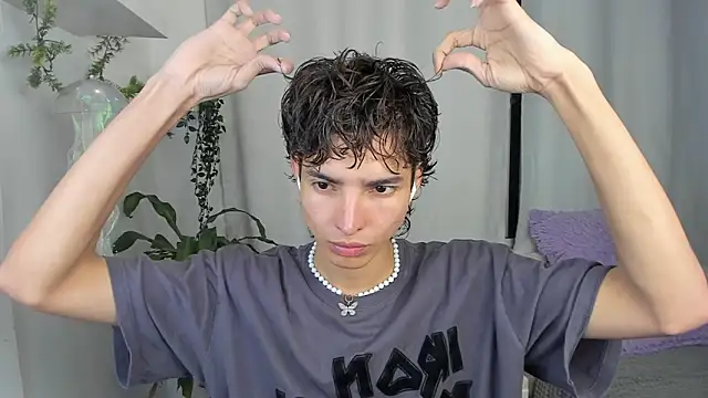 Snapshot of santy-kitty chatting on December 16, 2025, 2:16 am santy-kitty online show from December 16, 2025, 2:16 am