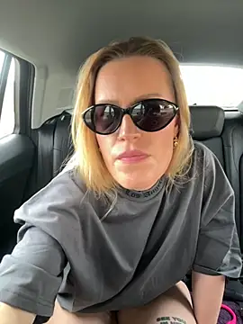 Sissy-Bee online show from October 19, 2025, 2:29 pm