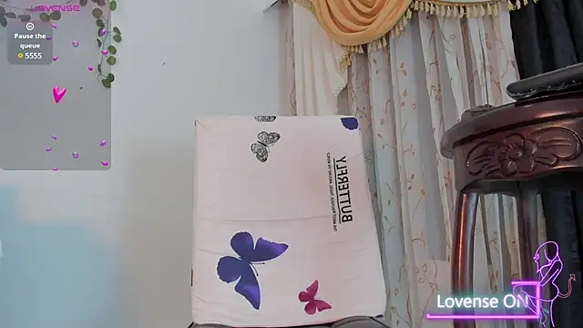 saskia secret online show from February 22, 2025, 8:42 pm