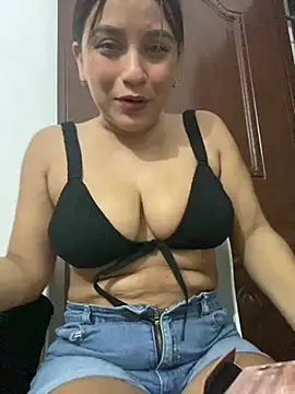 perlita05 online show from February 13, 2025, 2:34 am