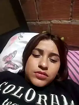 perlita05 online show from February 13, 2025, 8:38 am