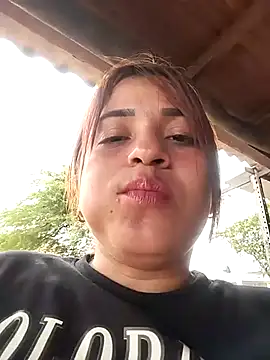 perlita05 online show from February 15, 2025, 9:15 pm