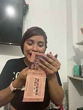 perlita05 online show from March 5, 2025, 1:21 am