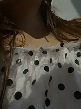 perlita05 online show from March 12, 2025, 2:52 am