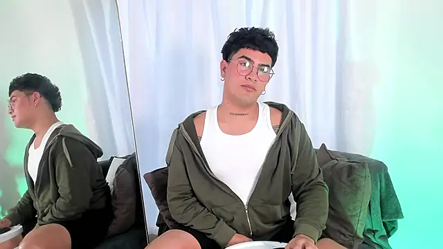 MatheoVelez online show from December 9, 2024, 2:49 pm