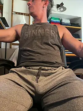 victorxxx2401 online show from January 6, 2025, 12:24 pm