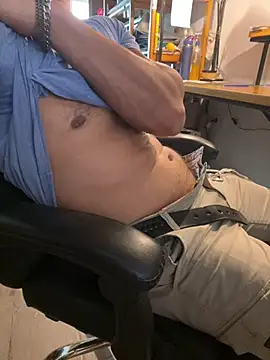 victorxxx2401 online show from March 18, 2025, 4:48 pm