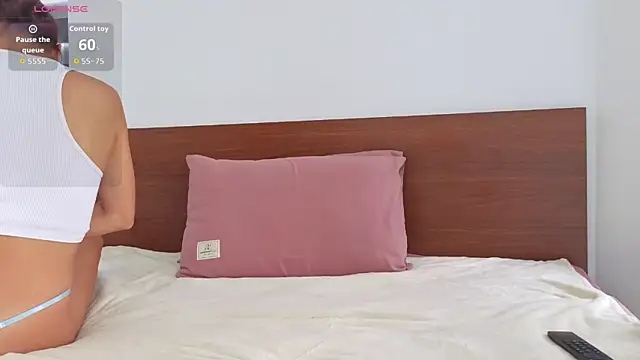 Snapshot of ChloeTeles_ chatting on May 5, 2026, 5:04 am ChloeTeles online show from May 5, 2026, 5:04 am