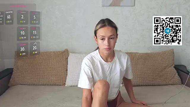 Snapshot of ChloeTeles_ chatting on June 19, 2026, 5:34 am ChloeTeles online show from June 19, 2026, 5:34 am