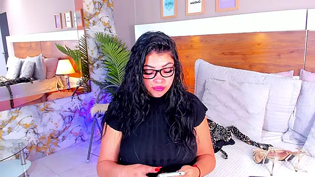 EmaBakker online show from October 18, 2025, 1:12 pm