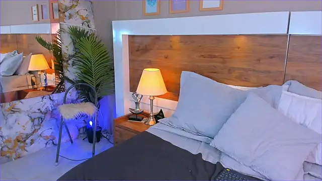 EmaBakker online show from January 5, 2026, 5:27 pm