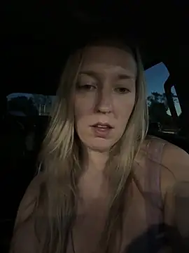 lucyallen4201 online show from April 23, 2026, 1:07 am