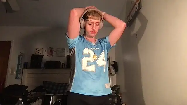 twentywithafelonyy online show from February 17, 2025, 7:47 am