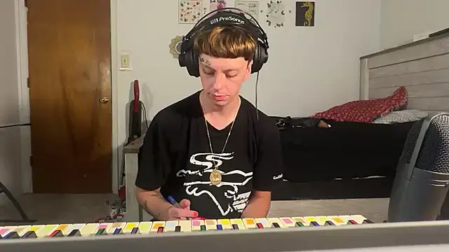 twentywithafelonyy online show from September 15, 2025, 5:40 am