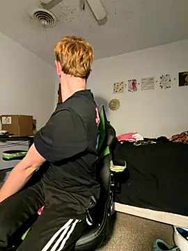 twentywithafelonyy online show from December 5, 2025, 11:19 am