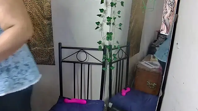 GoddessLorenaTheeSiren online show from October 7, 2025, 8:55 am