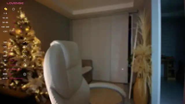 auroracaruso11 online show from December 19, 2024, 11:25 pm