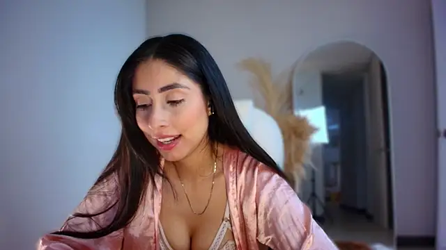 auroracaruso11 online show from November 21, 2025, 9:35 pm