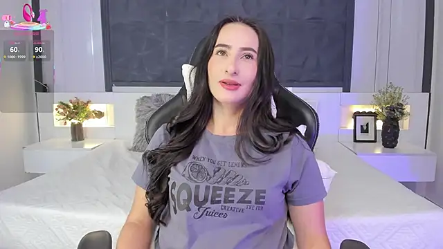 SaraGomez1 online show from September 19, 2025, 1:34 pm