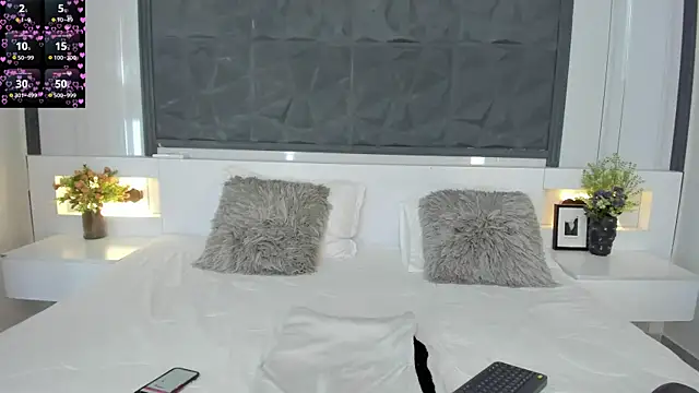 SaraGomez1 online show from November 11, 2025, 3:01 pm