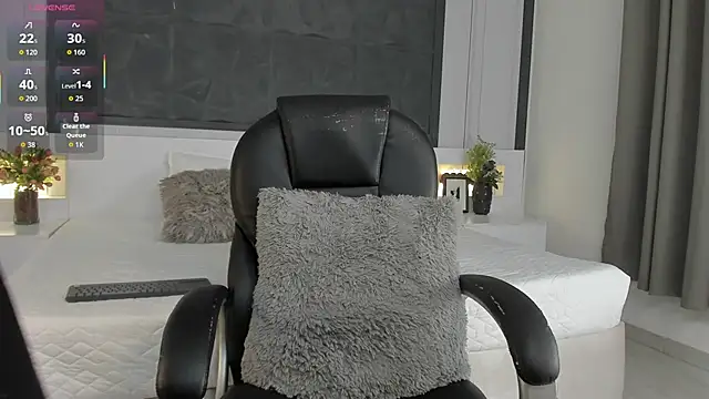 SaraGomez1 online show from April 21, 2026, 12:33 pm