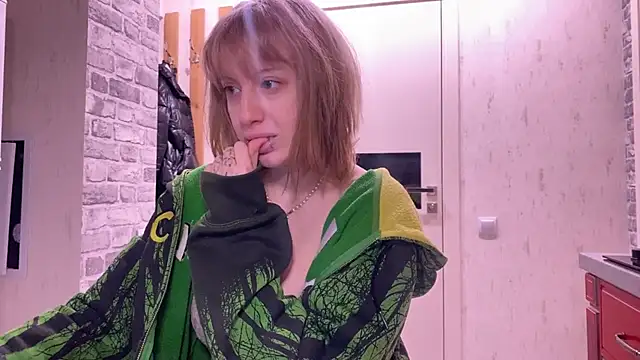 moundliicht1 online show from February 1, 2025, 6:21 am