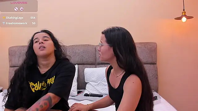 Dilan y Mia online show from December 17, 2024, 3:49 pm