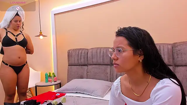 Dilan y Mia online show from December 30, 2024, 12:42 pm