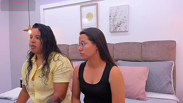 Dilan y Mia online show from March 8, 2025, 1:14 pm