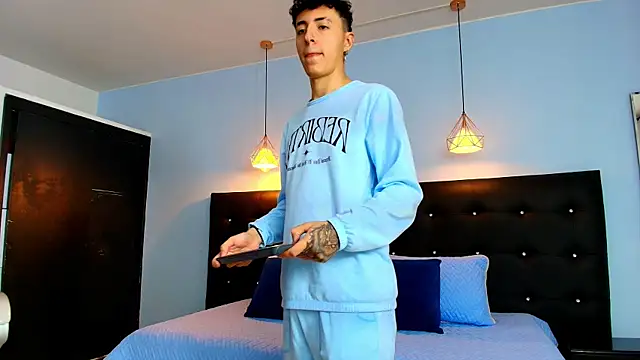 Lobo 17  online show from February 16, 2025, 4:09 am