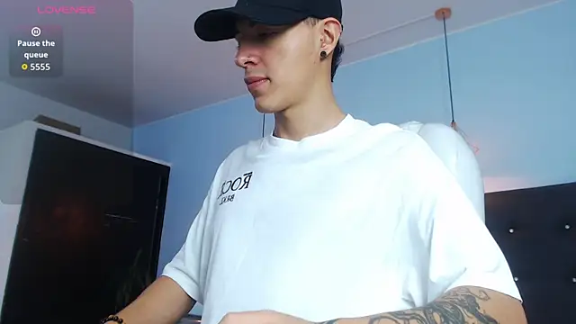 Lobo 17  online show from October 18, 2025, 3:53 am