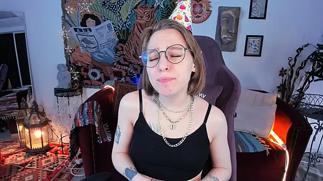 AphexQueen online show from December 26, 2024, 9:26 pm