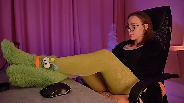 Snapshot of AphexQueen chatting on December 16, 2025, 9:25 am AphexQueen online show from December 16, 2025, 9:25 am