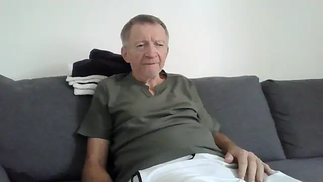 naturiste974 online show from June 4, 2026, 4:13 pm