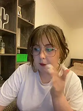 Snapshot of cinnabon_ chatting on December 6, 2024, 3:33 pm cinnabon online show from December 6, 2024, 3:33 pm