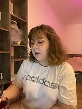 Snapshot of cinnabon_ chatting on December 12, 2024, 12:55 pm cinnabon online show from December 12, 2024, 12:55 pm