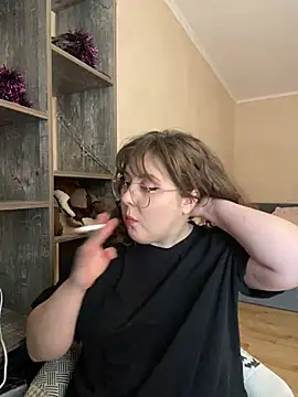 Snapshot of cinnabon_ chatting on December 24, 2024, 12:22 pm cinnabon online show from December 24, 2024, 12:22 pm