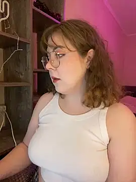 Snapshot of cinnabon_ chatting on January 13, 2025, 2:00 pm cinnabon online show from January 13, 2025, 2:00 pm