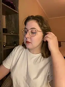 Snapshot of cinnabon_ chatting on January 24, 2025, 12:10 pm cinnabon online show from January 24, 2025, 12:10 pm