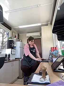 Snapshot of cinnabon_ chatting on January 29, 2025, 8:18 am cinnabon online show from January 29, 2025, 8:18 am