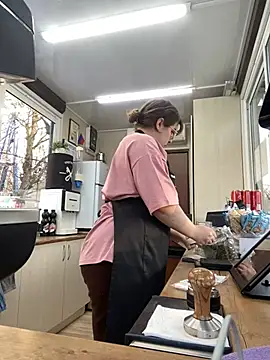 Snapshot of cinnabon_ chatting on January 30, 2025, 1:21 pm cinnabon online show from January 30, 2025, 1:21 pm