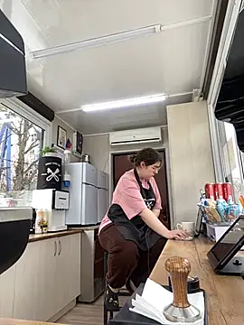 Snapshot of cinnabon_ chatting on February 2, 2025, 8:46 am cinnabon online show from February 2, 2025, 8:46 am