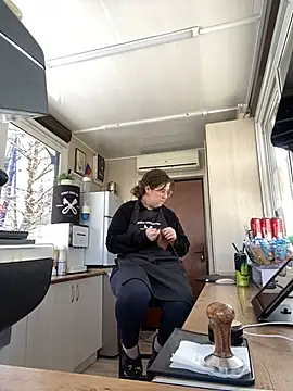 Snapshot of cinnabon_ chatting on February 5, 2025, 8:00 am cinnabon online show from February 5, 2025, 8:00 am