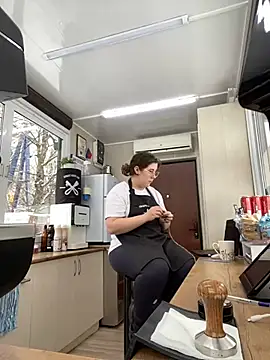 Snapshot of cinnabon_ chatting on February 6, 2025, 8:29 am cinnabon online show from February 6, 2025, 8:29 am