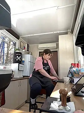 Snapshot of cinnabon_ chatting on February 10, 2025, 8:53 am cinnabon online show from February 10, 2025, 8:53 am