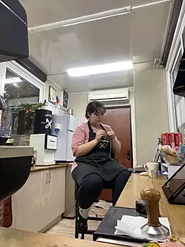 Snapshot of cinnabon_ chatting on February 10, 2025, 3:42 pm cinnabon online show from February 10, 2025, 3:42 pm